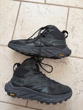 Men’s black Hoka, hiking shoes in size 9 1/2 D